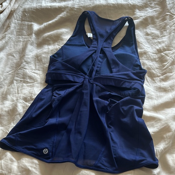 Lululemon tank with sports bra - Picture 3 of 5